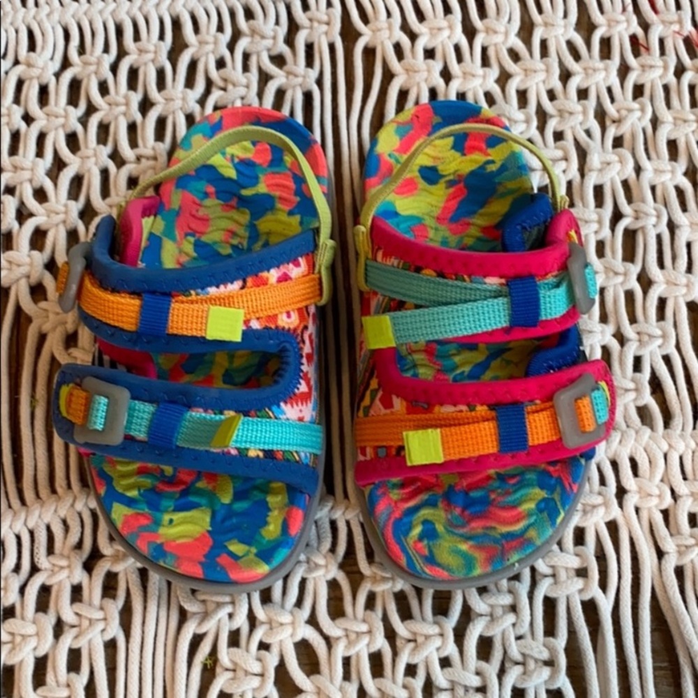 Native Davis toddler sandals, EUC